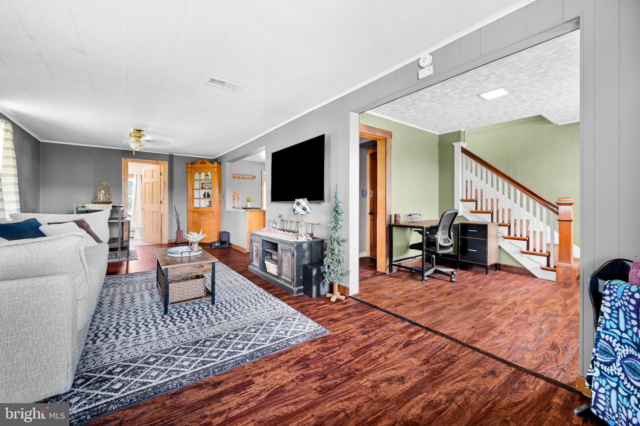 947 Deep Creek Road Ashland, PA 17921 - Photo 16 of 43 Living Area