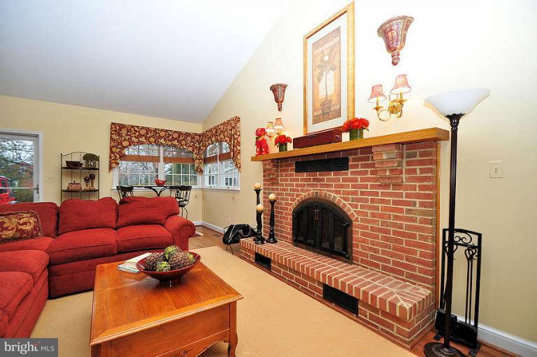 618 Piccadilly Road Towson, MD 21204 - Photo 11 of 30 Family Room