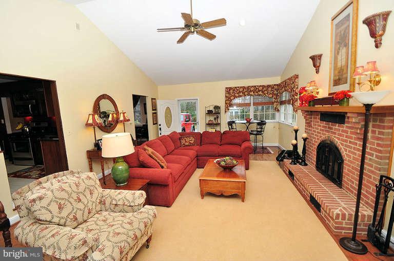618 Piccadilly Road Towson, MD 21204 - Photo 13 of 30 Family Room