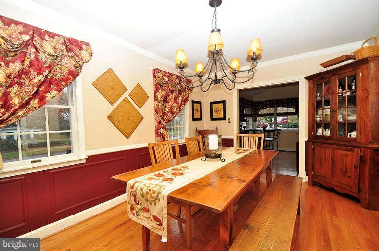 618 Piccadilly Road Towson, MD 21204 - Photo 14 of 30 Dining Room