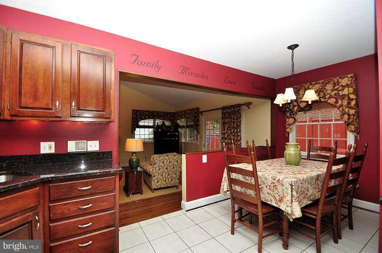 618 Piccadilly Road Towson, MD 21204 - Photo 16 of 30 Kitchen