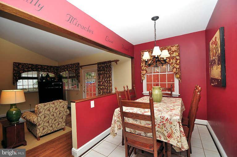 618 Piccadilly Road Towson, MD 21204 - Photo 19 of 30 Kitchen