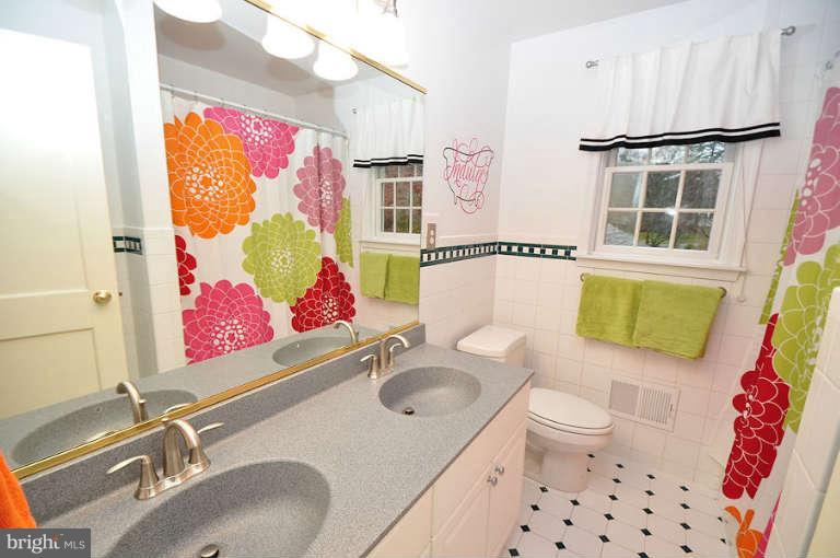 618 Piccadilly Road Towson, MD 21204 - Photo 30 of 30 Bath