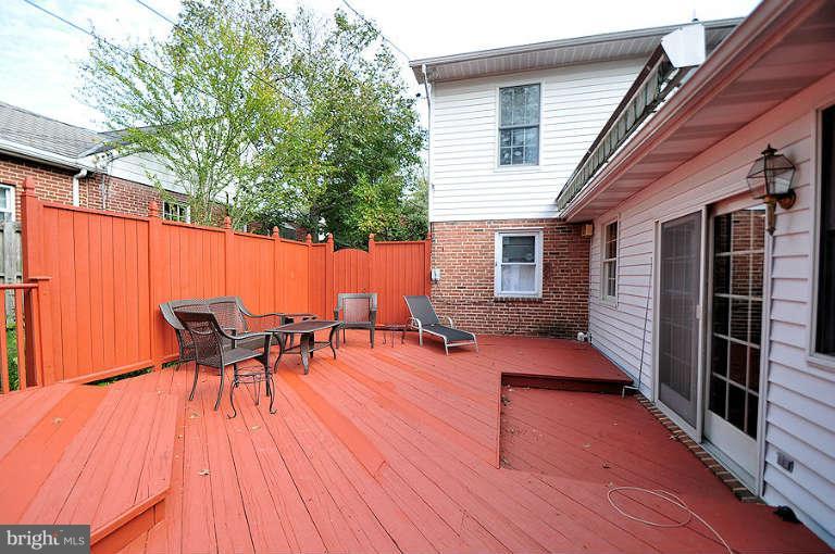 618 Piccadilly Road Towson, MD 21204 - Photo 7 of 30 Exterior (General)