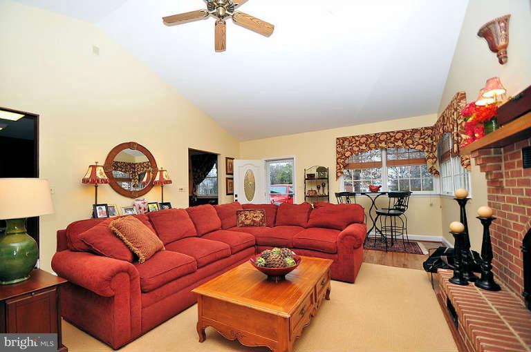 618 Piccadilly Road Towson, MD 21204 - Photo 10 of 30 Family Room