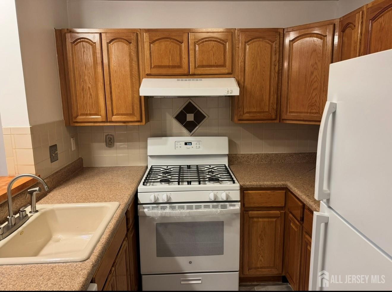 314 Edpas Road New Brunswick, NJ 08901 - Photo 5 of 8 a kitchen with granite countertop a sink stove and refrigerator