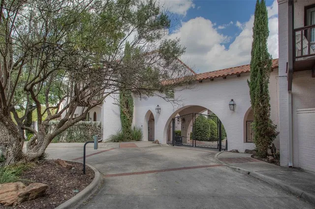 $629,500 | 271 Casa Blanca Avenue, Fort Worth, TX 76107