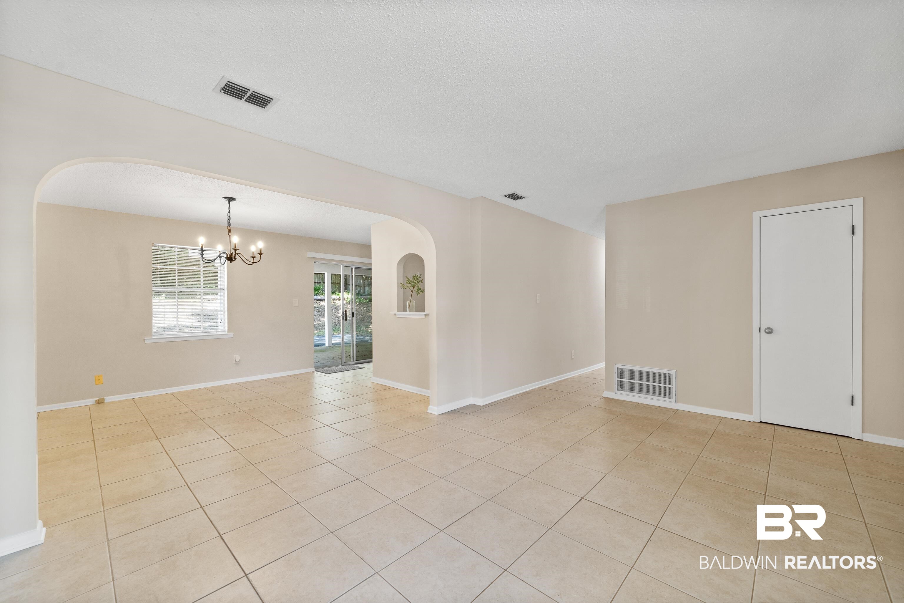 201 Avon Circle East Daphne, AL 36526 - Photo 6 of 23