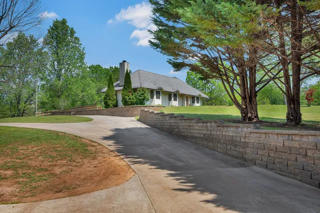 $575,900 | 703 Burnt Tanyard Road, Salem, SC 29676