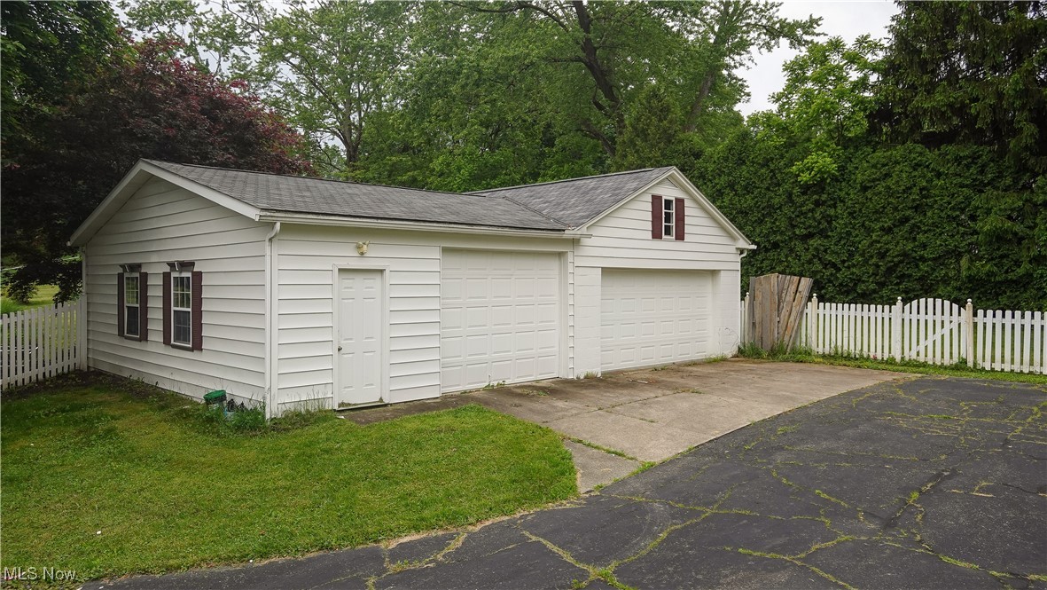 4088 Manchester Road Akron, OH 44319 - Photo 37 of 50 View of detached garage