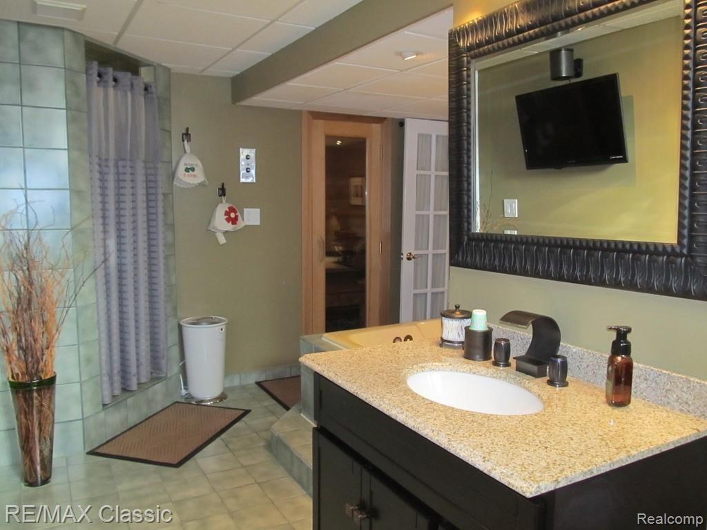 36755 Chesapeake Road Farmington, MI 48335 - Photo 30 of 36 UNADJUSTEDNONRAW_thumb_4a35.jpg