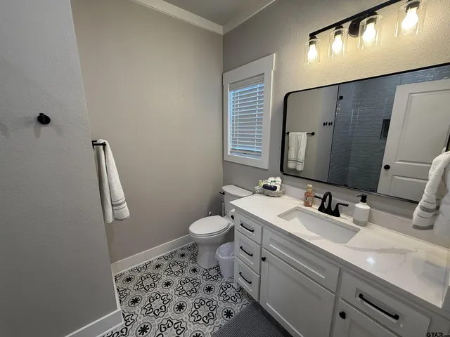 $899,000 | 16093 County Road 189 West, Flint, TX 75762