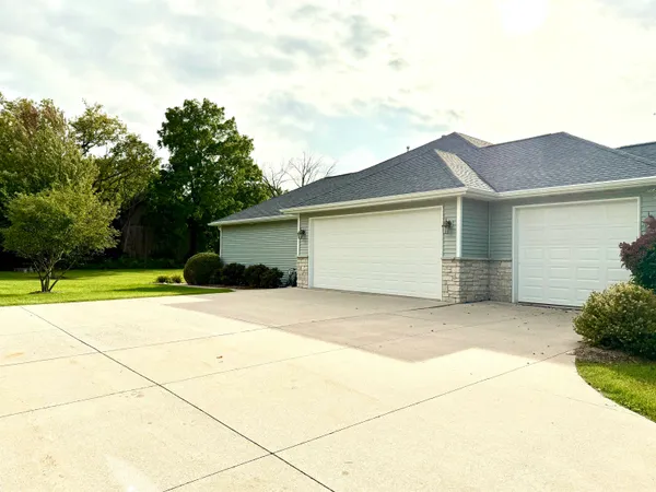 $579,900 | 1604 Bellevue Boulevard, Fond du Lac, WI 54937