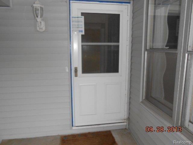 23491 Berg Road Southfield, MI 48033 - Photo 6 of 18 011.JPG