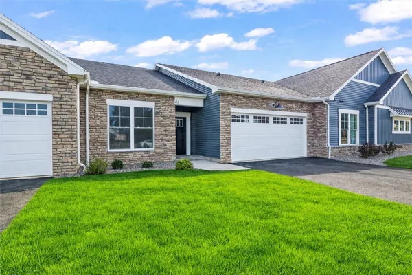 $594,900 | 107 Cedarway Circle, Unit 410, Webster, NY 14580