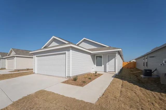 $1,695 | 3905 Pontchartrain Parkway, Sherman, TX 75090