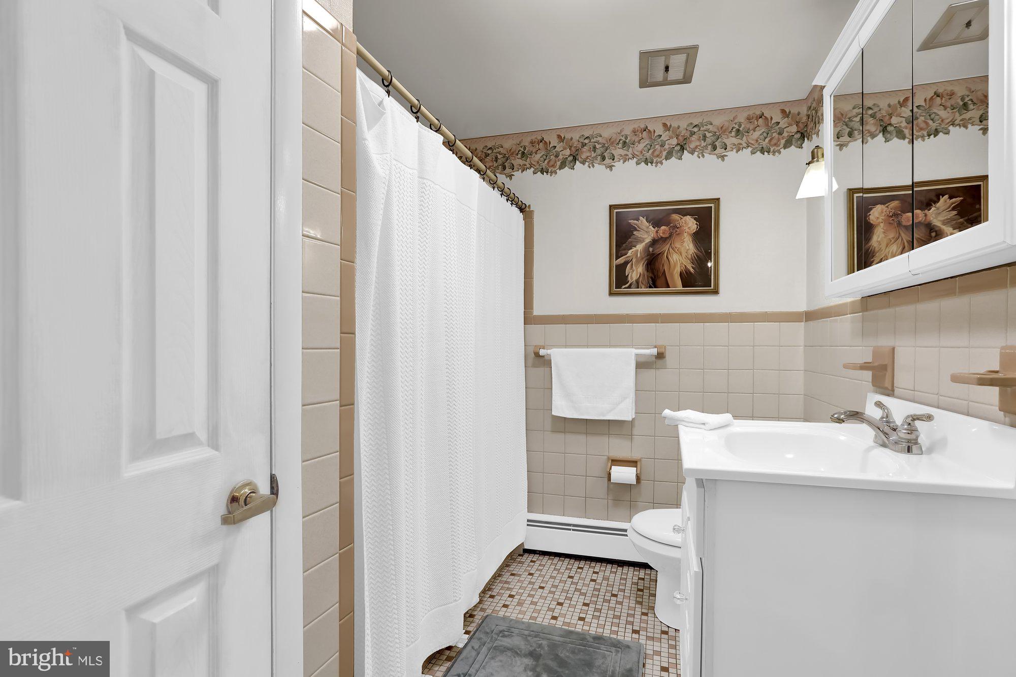 250 Mallard Road Holland, PA 18966 - Photo 16 of 32 Bathroom