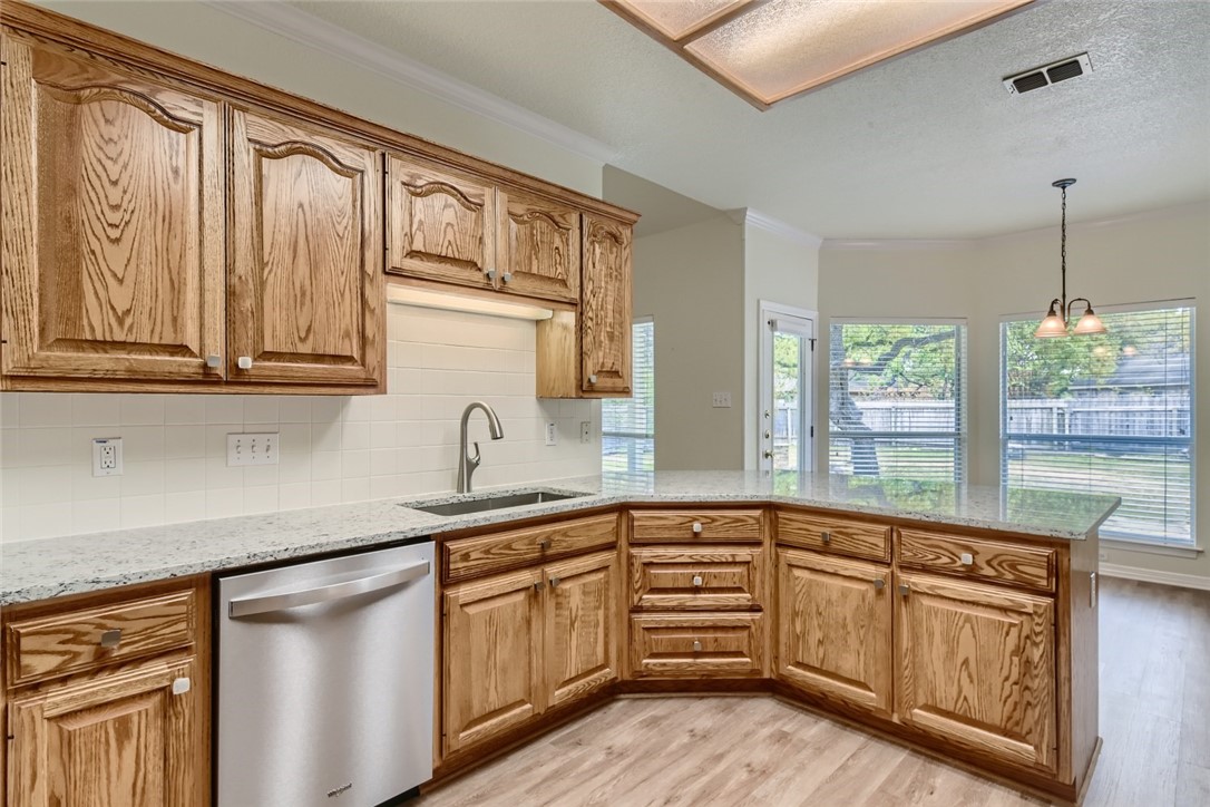 511 Susana Drive Georgetown, TX 78628 - Photo 12 of 31 Kitchen with granite counter tops and stainless steel appliances