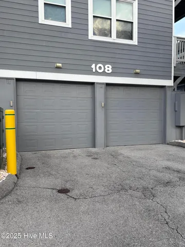 $2,200 | 108 Pelican Drive, Unit H, Atlantic Beach, NC 28512