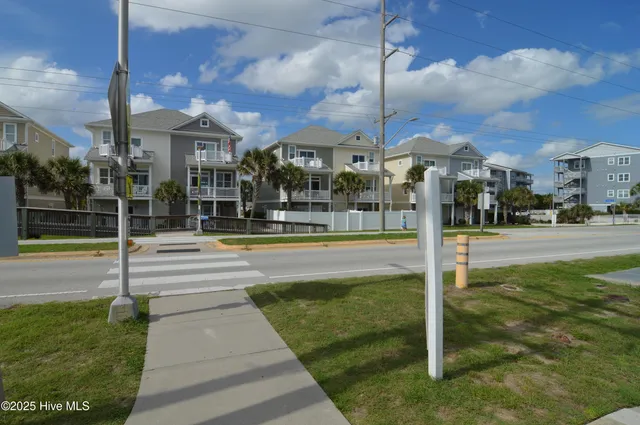 $2,200 | 108 Pelican Drive, Unit H, Atlantic Beach, NC 28512