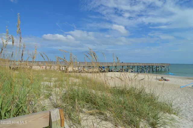 $2,200 | 108 Pelican Drive, Unit H, Atlantic Beach, NC 28512