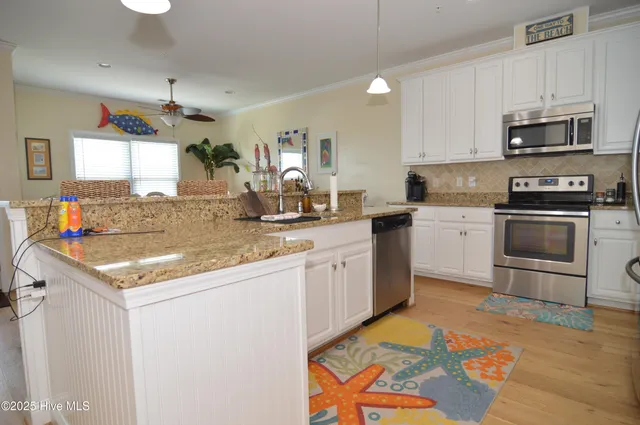 $2,200 | 108 Pelican Drive, Unit H, Atlantic Beach, NC 28512