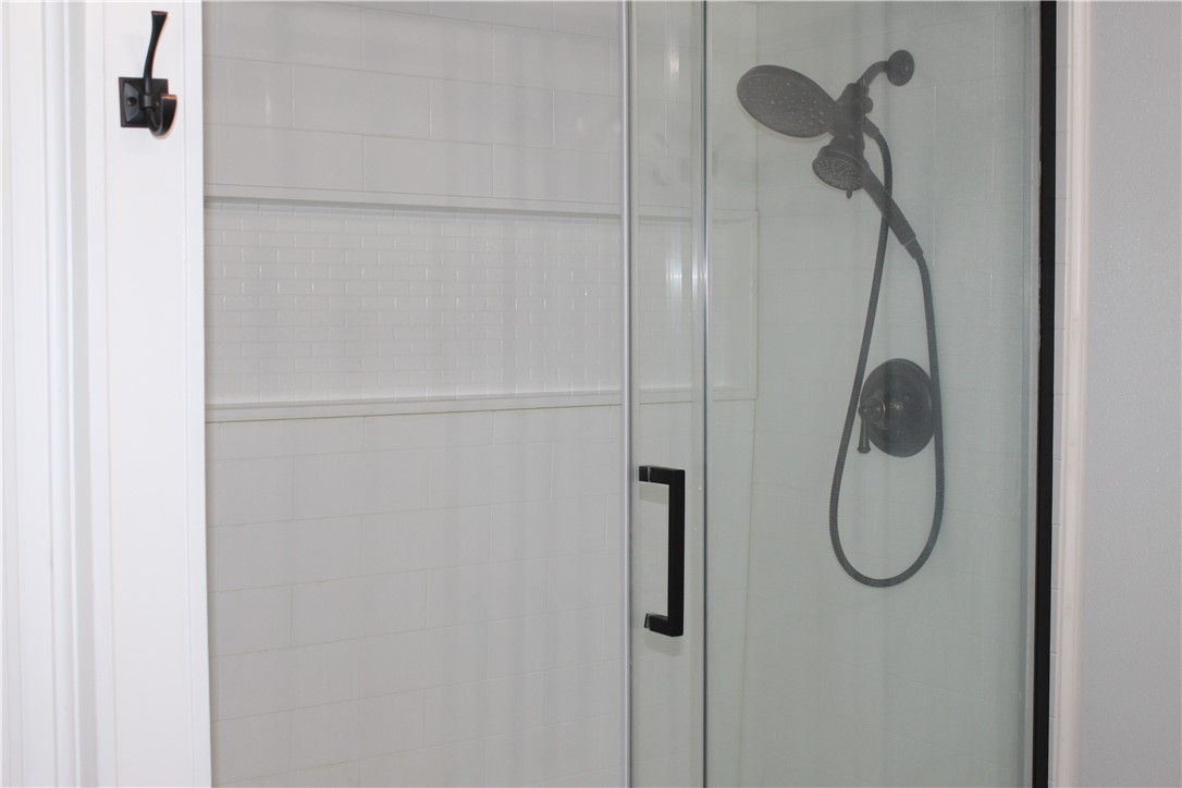 125 Lagarto Ferry Mathis, TX 78368 - Photo 18 of 38 a bathroom with a shower