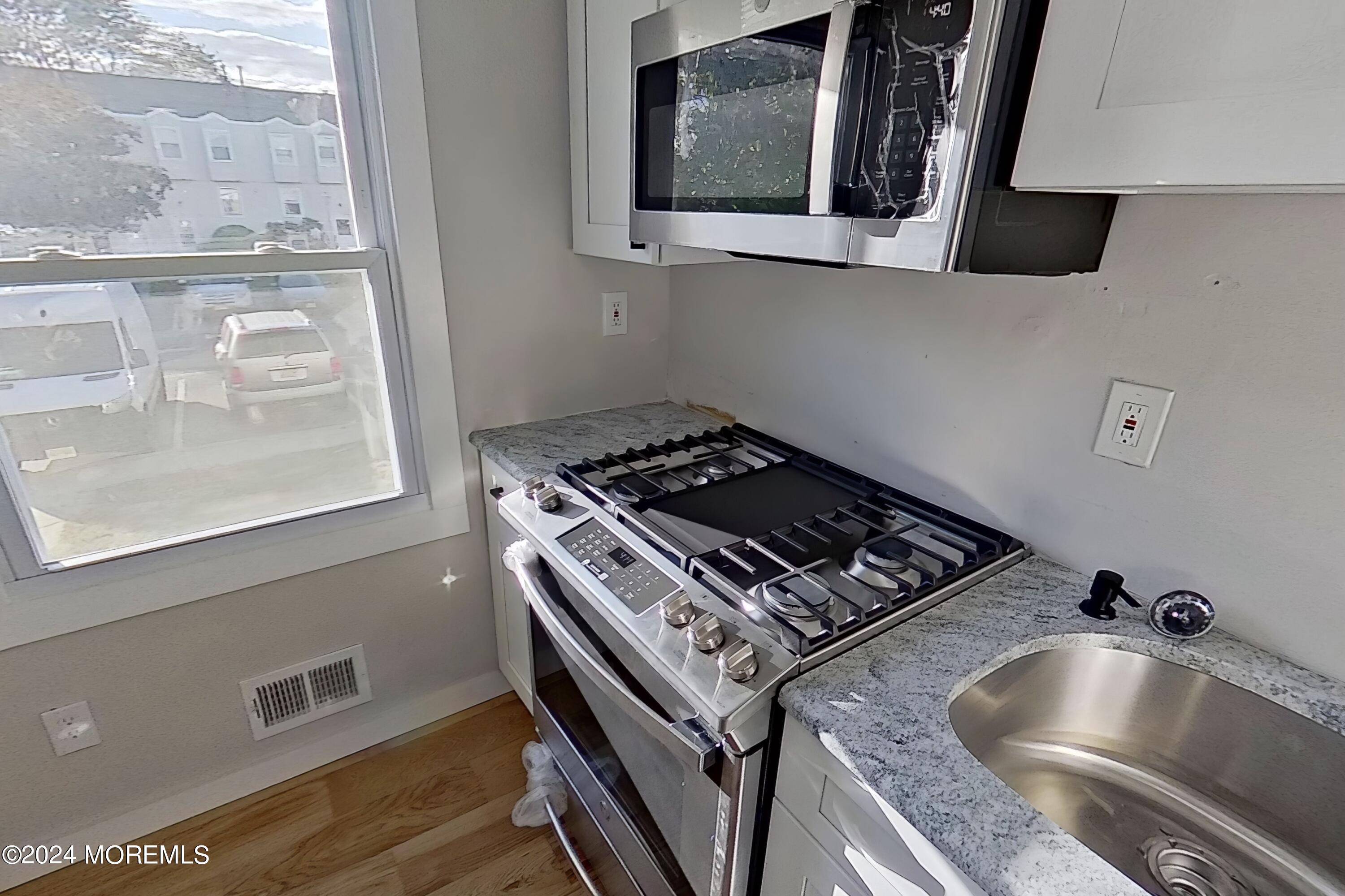 178 Sawmill Road, Unit 529 Brick, NJ 08724 - Photo 19 of 46 a kitchen with a stove and a microwave