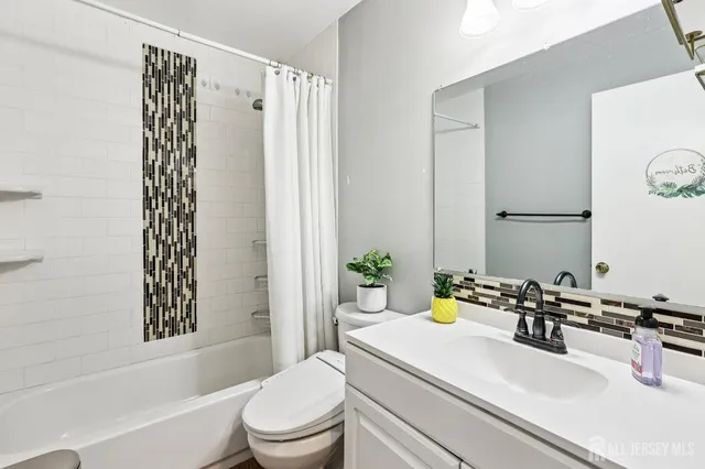 $629,000 | 16 Kerschner Lane, East Brunswick, NJ 08816