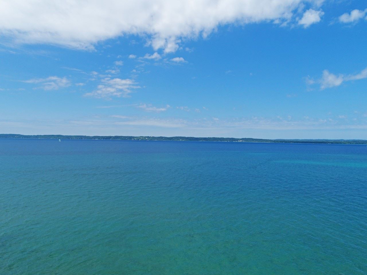 911 Beautiful Shore Road Traverse City, MI 49686 - Photo 2 of 20 1825500-1.JPG
