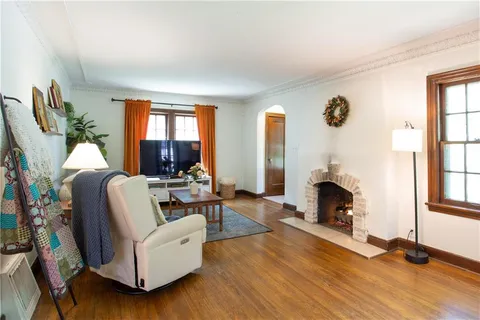 $425,000 | 405 East 72nd Street, Kansas City, MO 64131