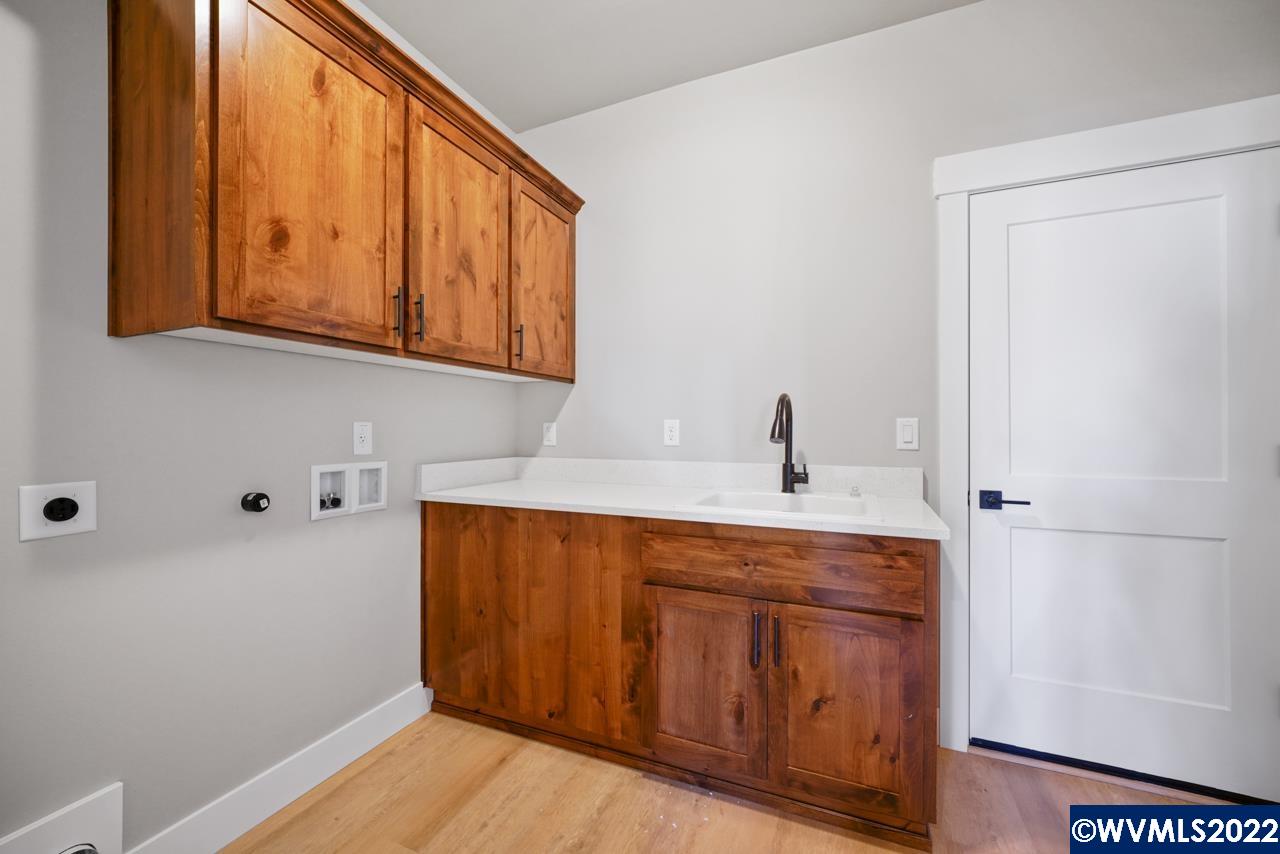 1675 Southwest Ellis Street Dallas, OR 97338 - Photo 7 of 33 Gallery Image 7