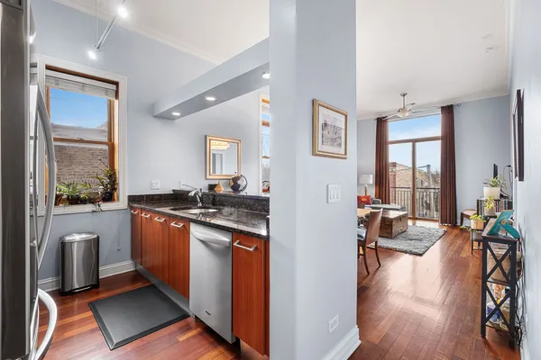 $425,000 | 4755 North Washtenaw Avenue, Unit 305, Chicago, IL 60625