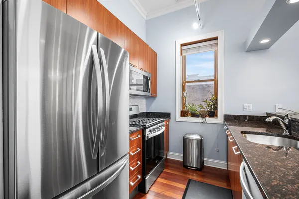 $425,000 | 4755 North Washtenaw Avenue, Unit 305, Chicago, IL 60625