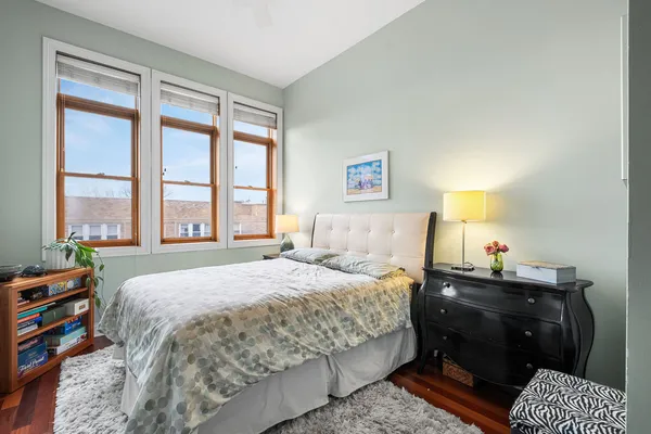 $425,000 | 4755 North Washtenaw Avenue, Unit 305, Chicago, IL 60625