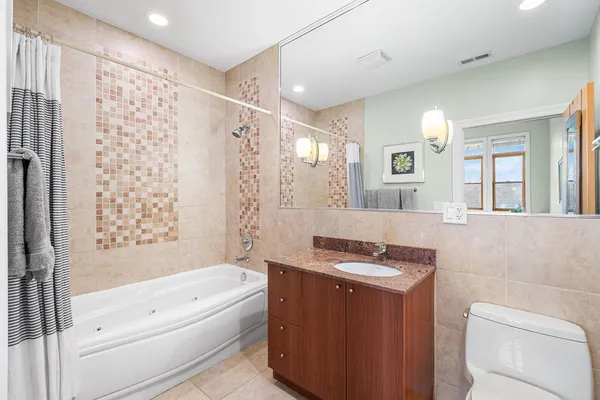 $425,000 | 4755 North Washtenaw Avenue, Unit 305, Chicago, IL 60625