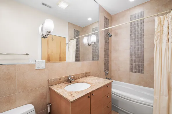$425,000 | 4755 North Washtenaw Avenue, Unit 305, Chicago, IL 60625
