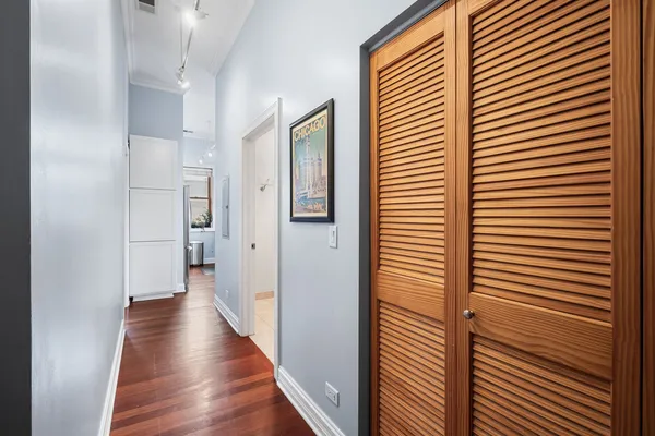 $425,000 | 4755 North Washtenaw Avenue, Unit 305, Chicago, IL 60625
