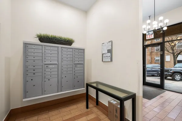 $425,000 | 4755 North Washtenaw Avenue, Unit 305, Chicago, IL 60625
