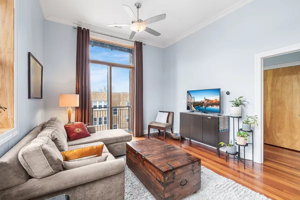 $425,000 | 4755 North Washtenaw Avenue, Unit 305, Chicago, IL 60625