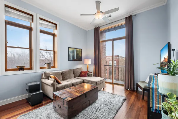 $425,000 | 4755 North Washtenaw Avenue, Unit 305, Chicago, IL 60625