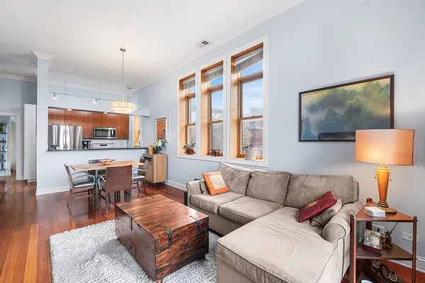 $425,000 | 4755 North Washtenaw Avenue, Unit 305, Chicago, IL 60625