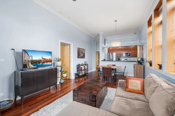 $425,000 | 4755 North Washtenaw Avenue, Unit 305, Chicago, IL 60625