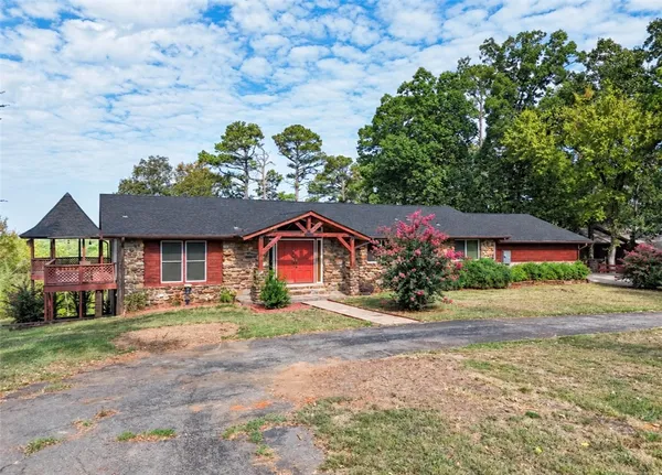 $435,000 | 6 Briarwood Lane, Clarksville, AR 72830