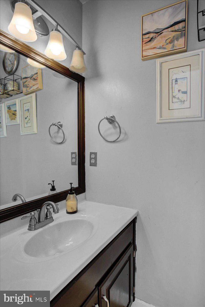 1024 Ithaca Street Reading, PA 19605 - Photo 5 of 41