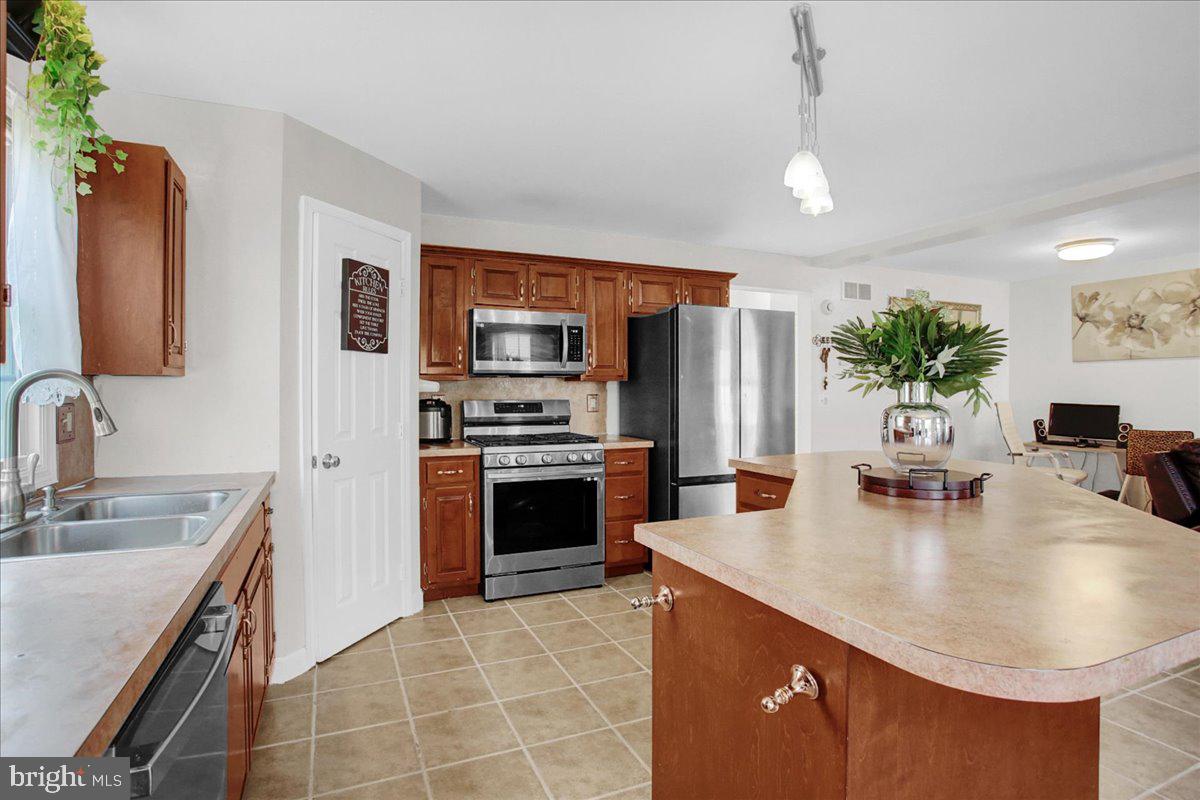 1024 Ithaca Street Reading, PA 19605 - Photo 9 of 41