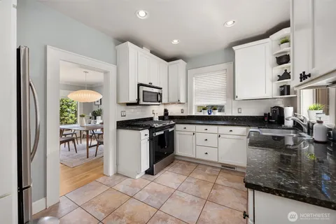 $1,100,000 | 43 West Etruria Street, Seattle, WA 98119