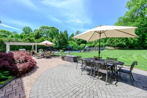$2,250,000 | 129 Round Swamp Road, Huntington, NY 11743