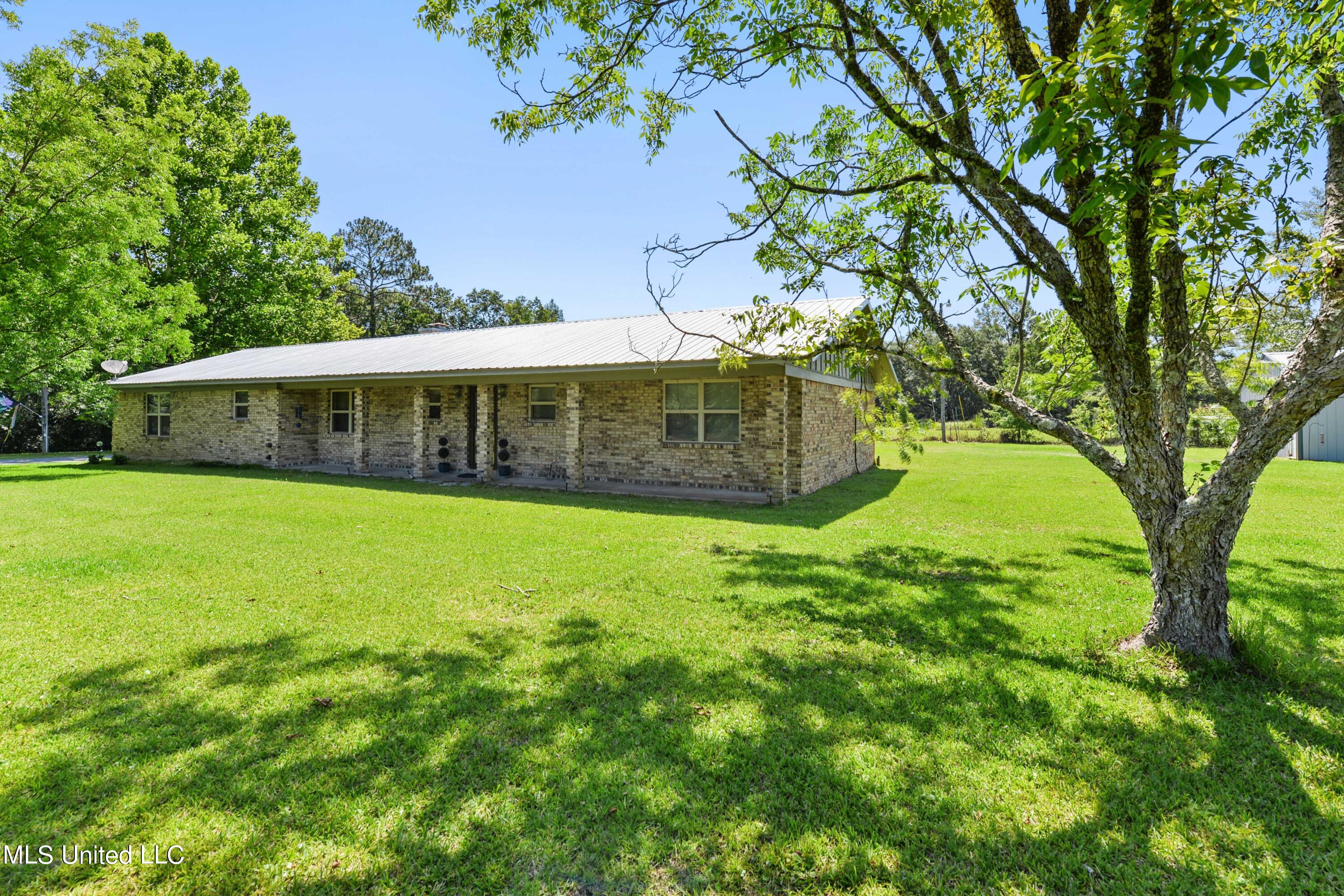 19408 Baria Road Moss Point, MS 39562 - Photo 2 of 40 002