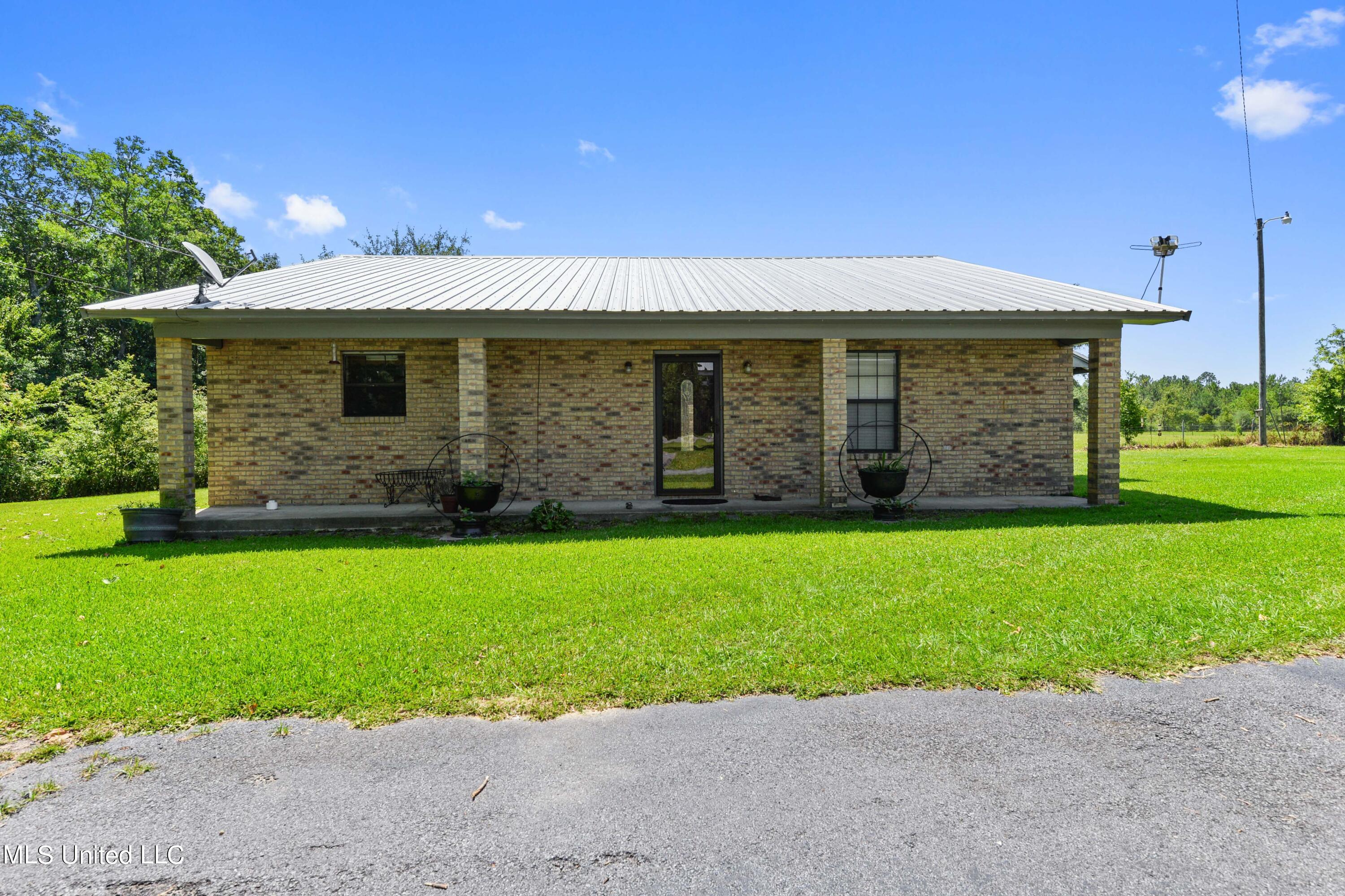 19408 Baria Road Moss Point, MS 39562 - Photo 25 of 40 025